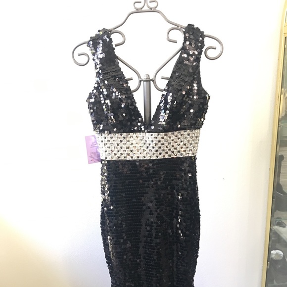 Black Sequence Gown by Aoluoli size S - Picture 3 of 8